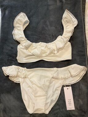 NWT Tobi White Ruffle Bikini Set with Eyelet Trim, medium